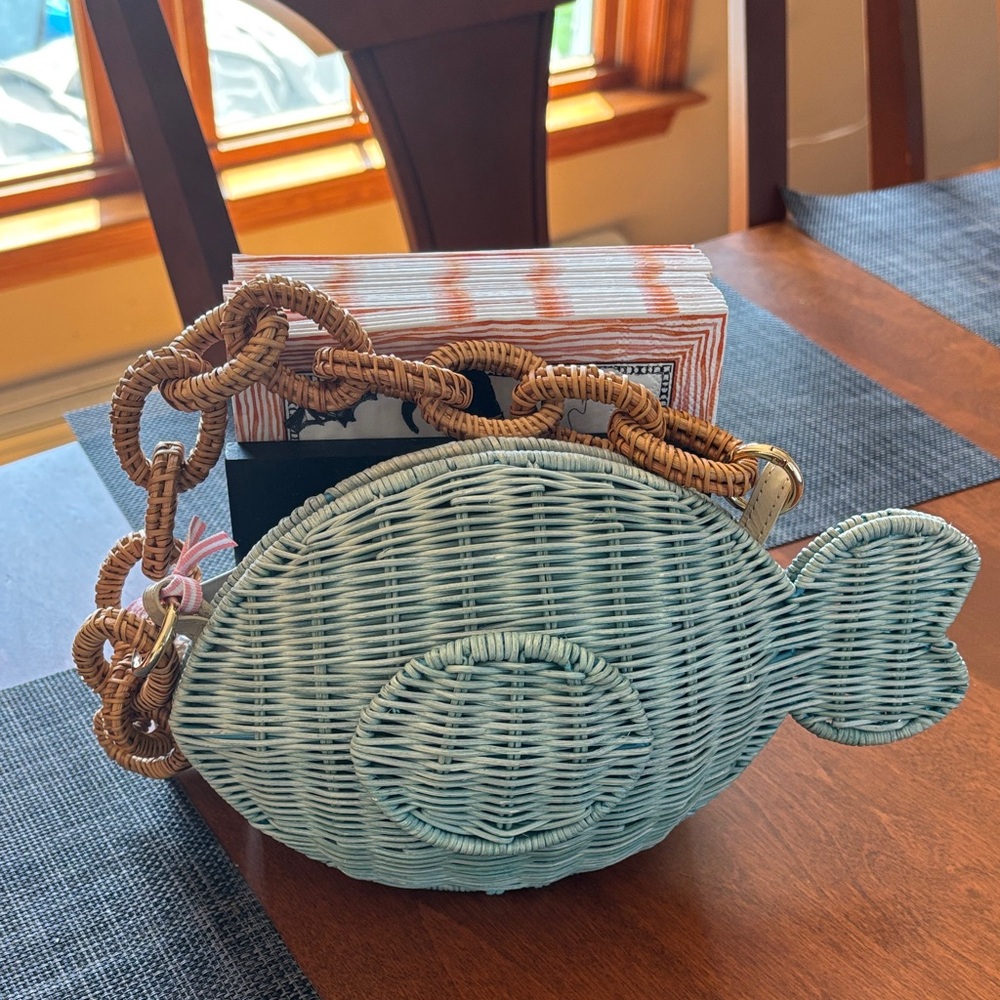 Vineyard Vines Blue Fish-Shaped Clutch - Picture 5 of 6